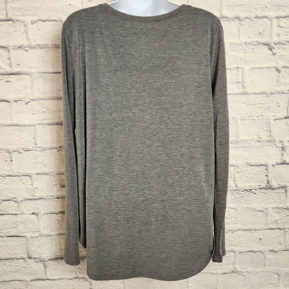 🌼SO Top Womens Size Medium Long Sleeve Gray Tee Lace Pocket - Picture 2 of 12